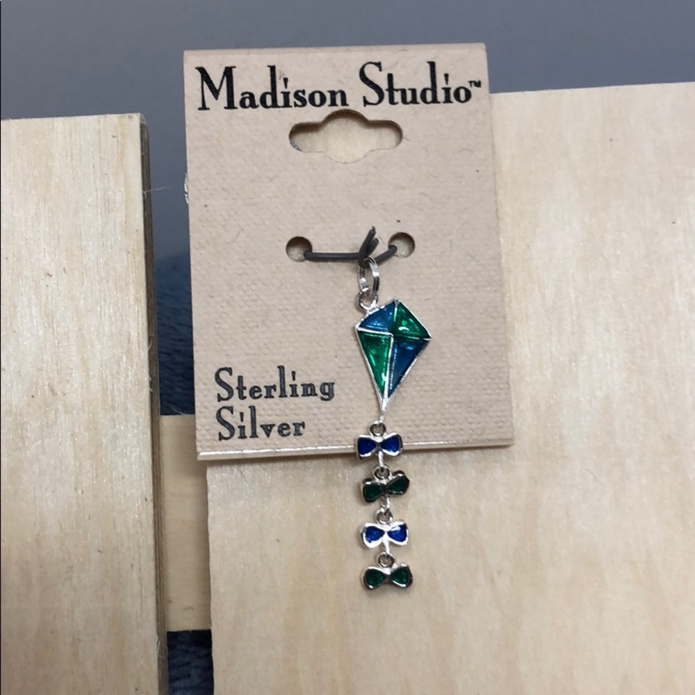 ☂️Sterling silver charm of a kite☂️